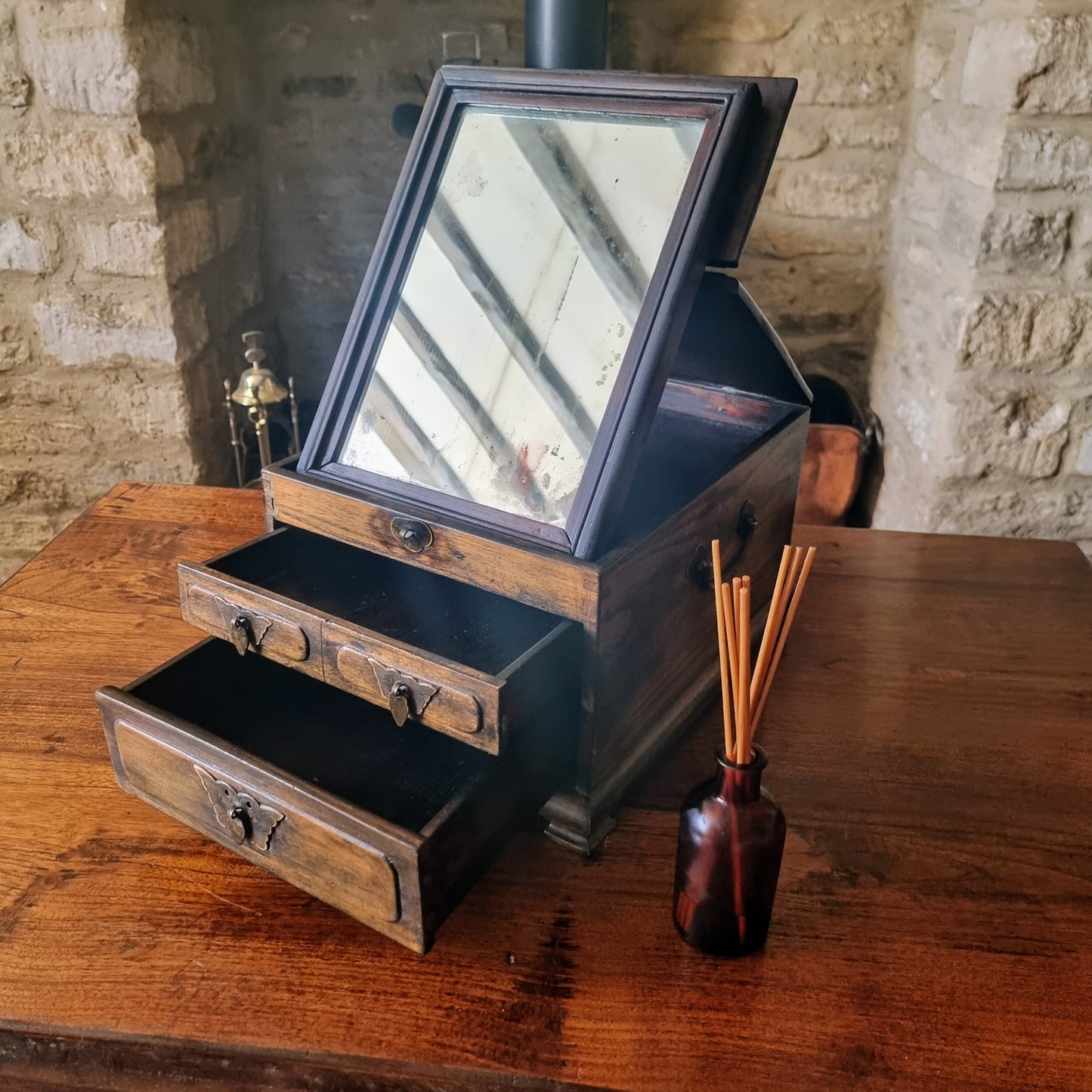 Vintage Oriental jewellery / cosmetics travel chest.